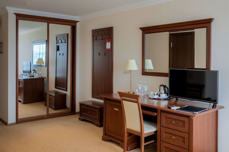 Intourist Hotel Zaporizhia Exterior photo