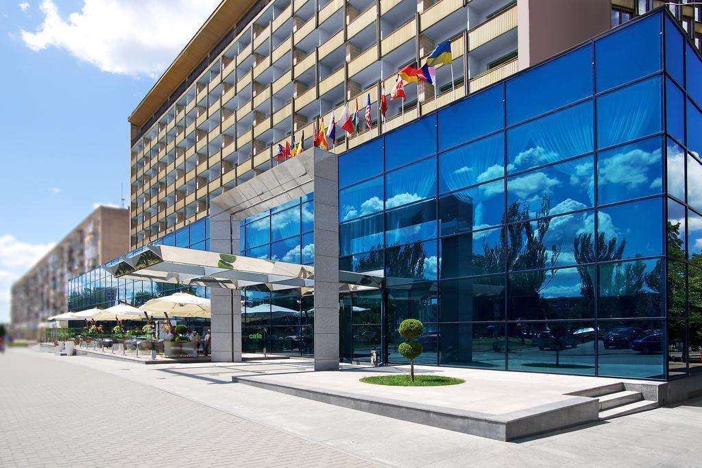 Intourist Hotel Zaporizhia Exterior photo