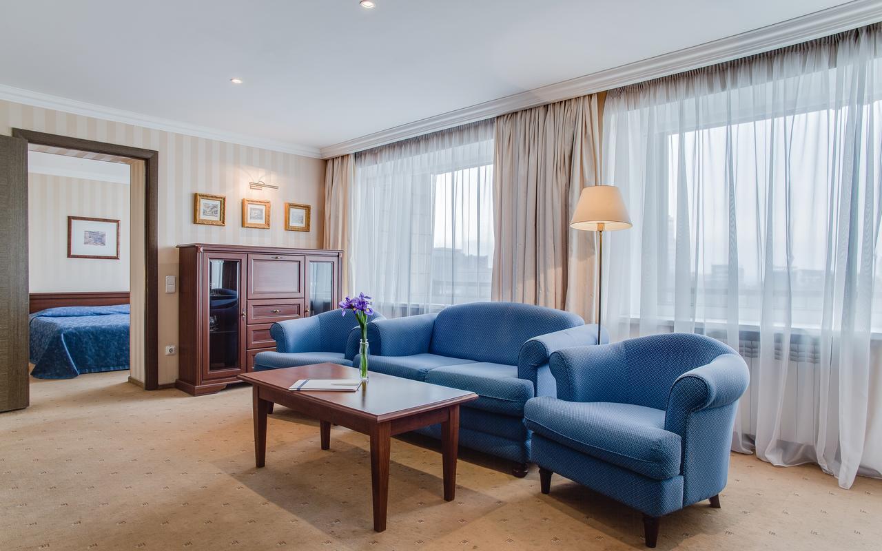 Intourist Hotel Zaporizhia Exterior photo