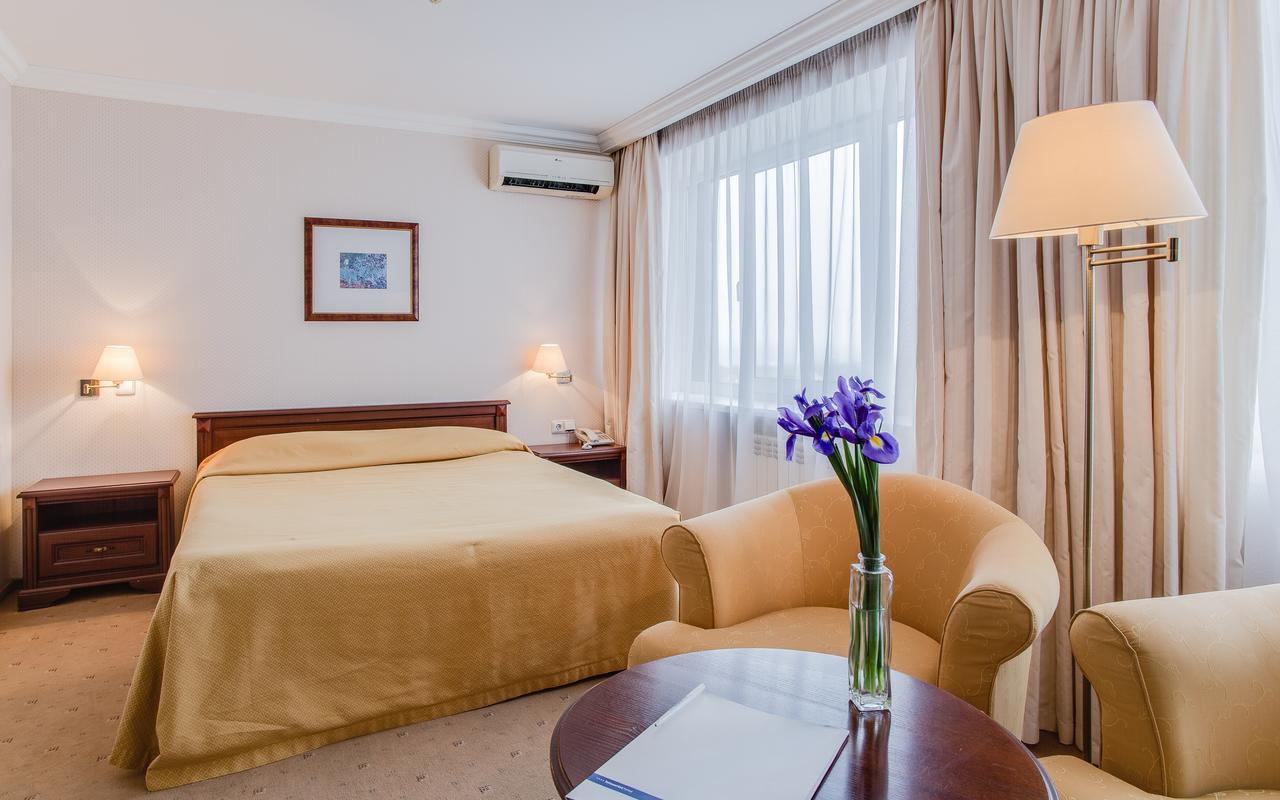 Intourist Hotel Zaporizhia Exterior photo