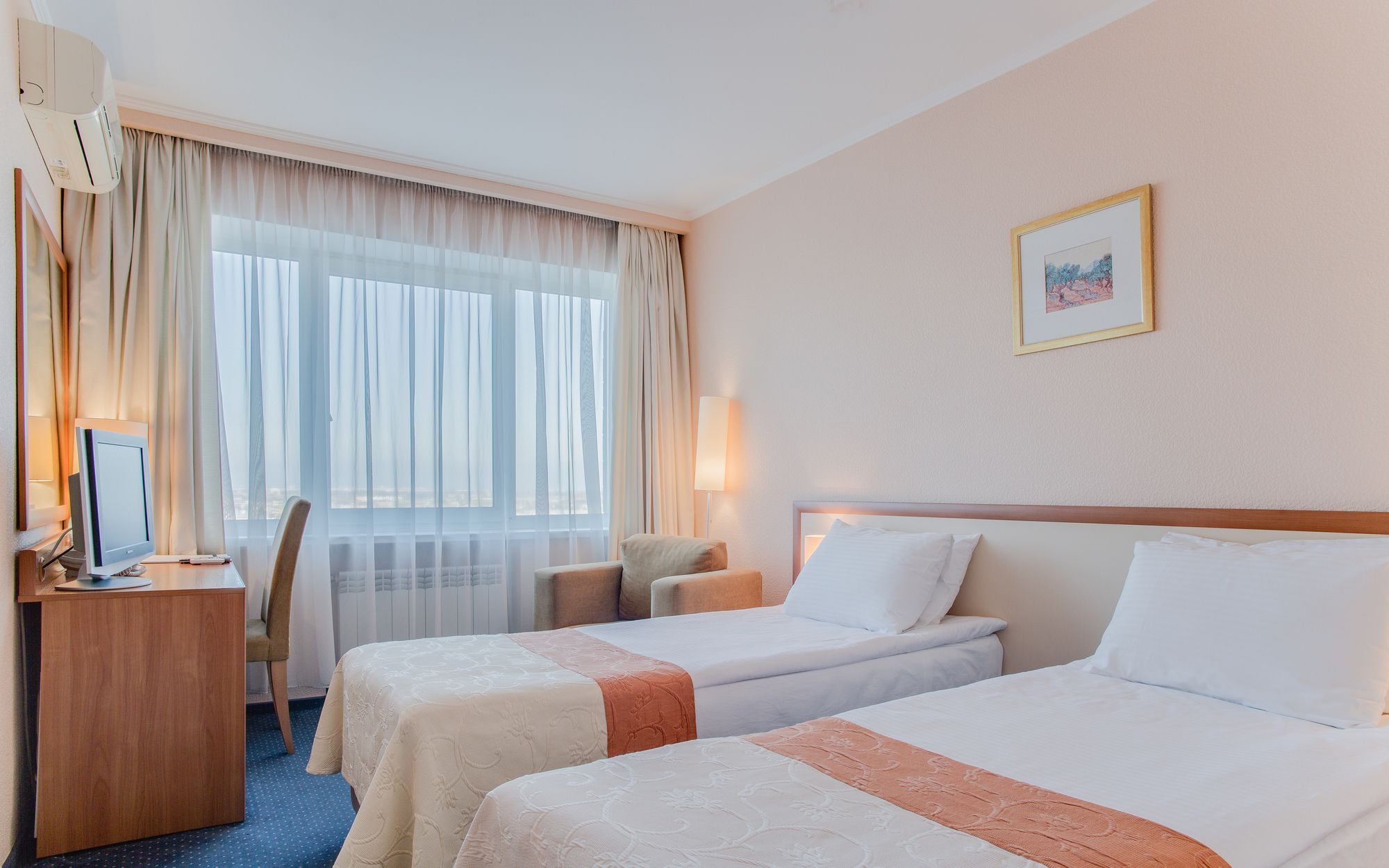 Intourist Hotel Zaporizhia Exterior photo