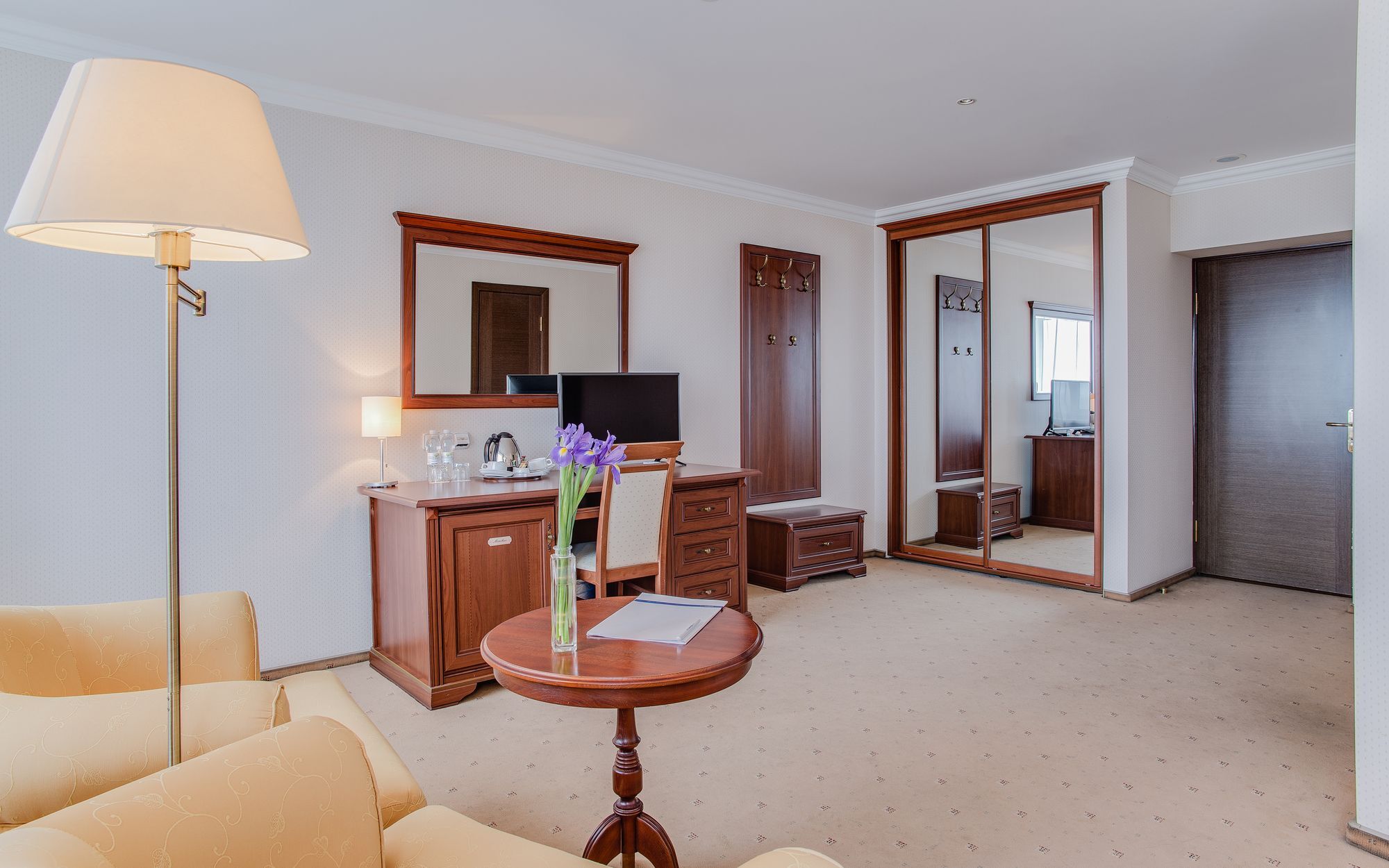 Intourist Hotel Zaporizhia Exterior photo